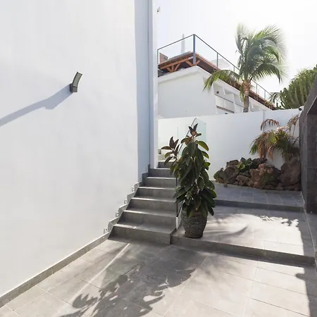 A Mar Octopus Puerto del Carmen (Lanzarote)